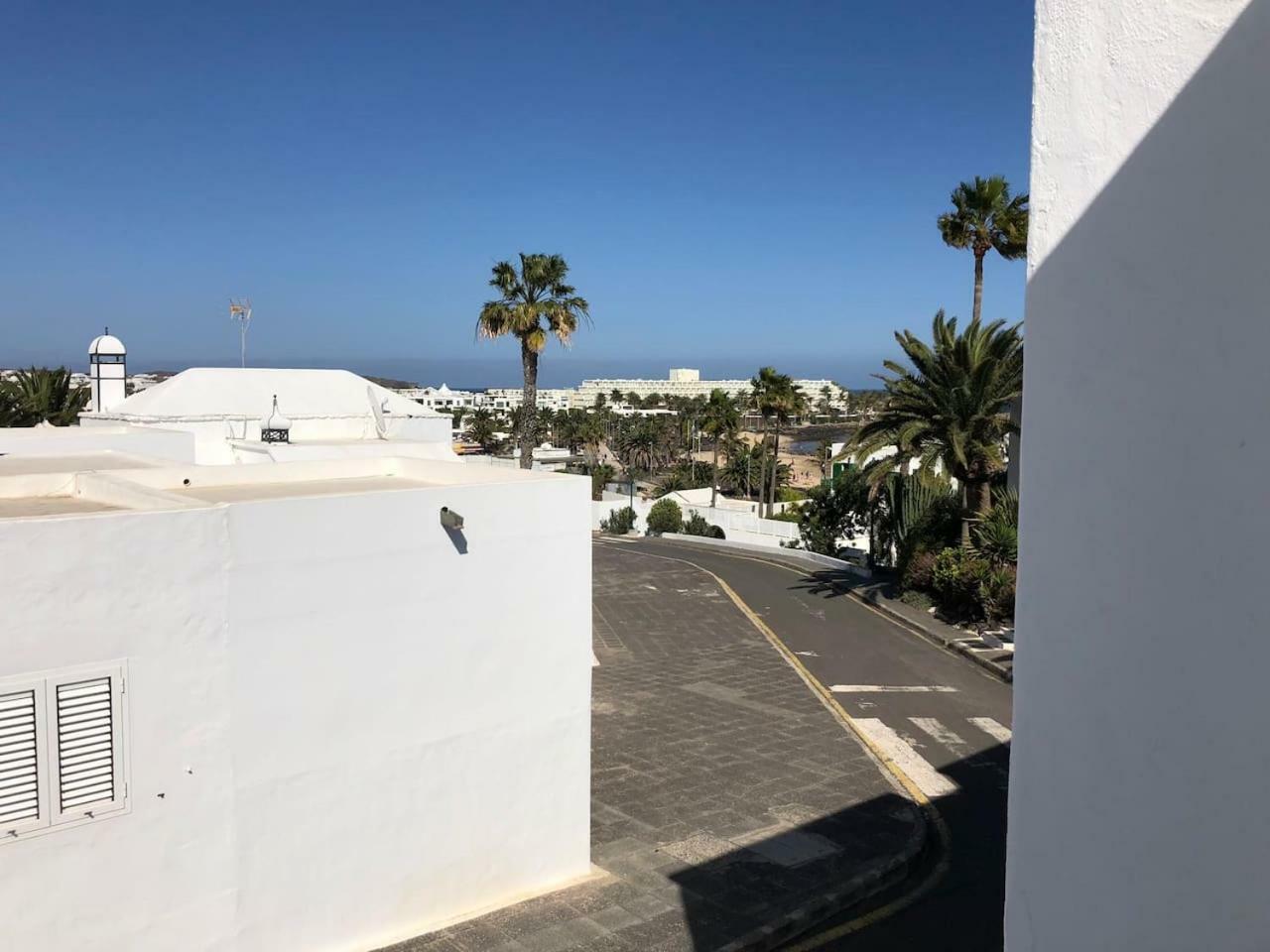 Apartmán Sea Breeze With Shared Pool And Near The Beach Costa Teguise Exteriér fotografie