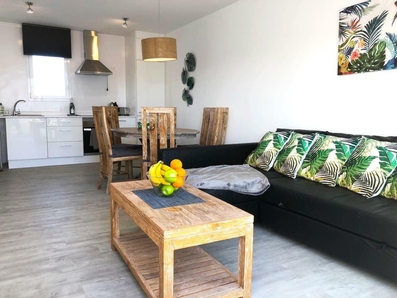 Apartmán Sea Breeze With Shared Pool And Near The Beach Costa Teguise Exteriér fotografie