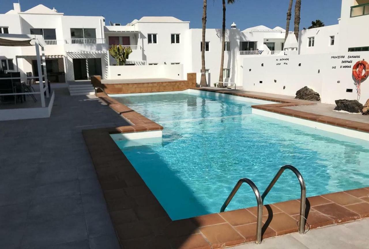 Apartmán Sea Breeze With Shared Pool And Near The Beach Costa Teguise Exteriér fotografie