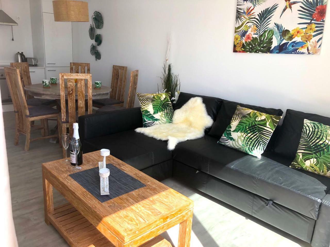 Apartmán Sea Breeze With Shared Pool And Near The Beach Costa Teguise Exteriér fotografie